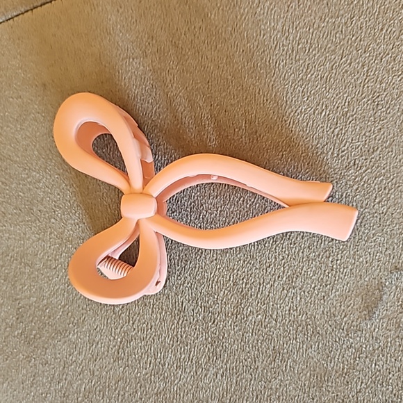 1/$5 or 3/$10 NWOT Light Pink Large Extra Hold 4.25" Lobster Claw Bow Hair Clip - Picture 4 of 5